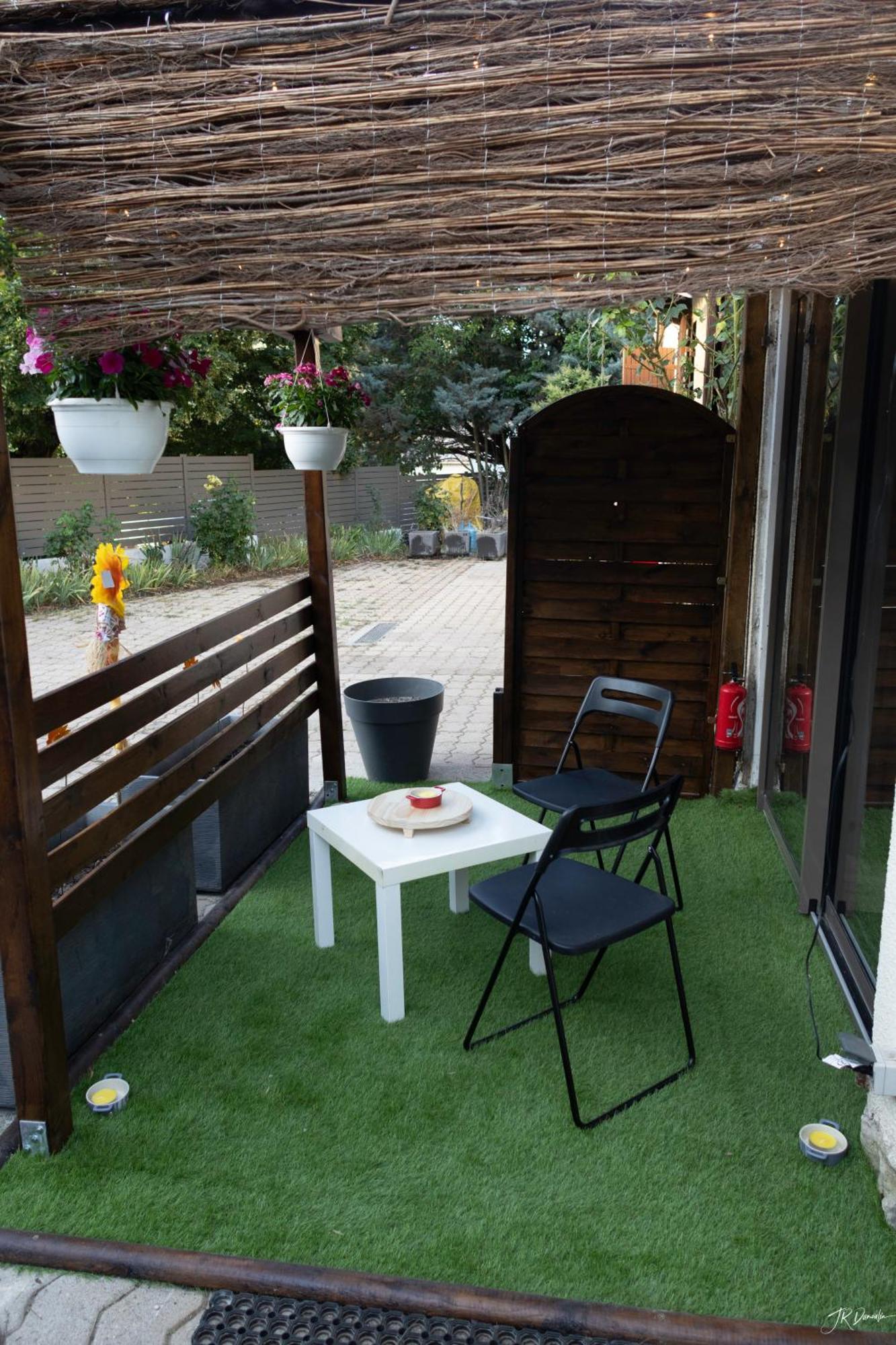 Studio Dans Le Luberon Cereste Экстерьер фото
