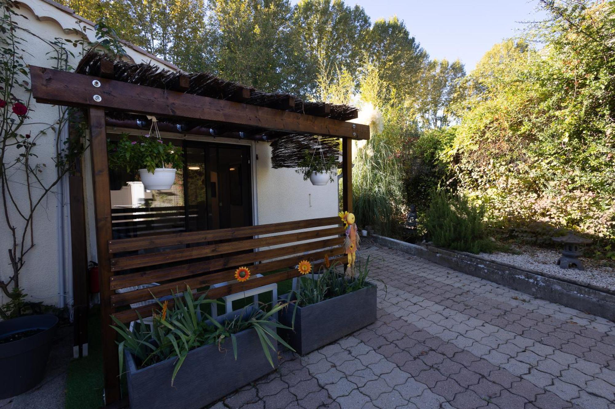 Studio Dans Le Luberon Cereste Экстерьер фото